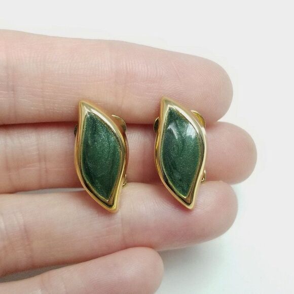 Vintage Green Enamel and Gold Tone Clip On Earrings, Retro 80s 90s Style - Picture 5 of 6